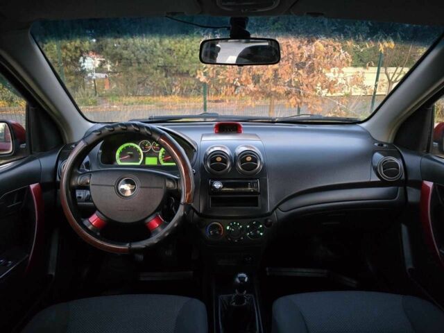 Красный Шевроле Авео, объемом двигателя 0 л и пробегом 180 тыс. км за 3299 $, фото 17 на Automoto.ua