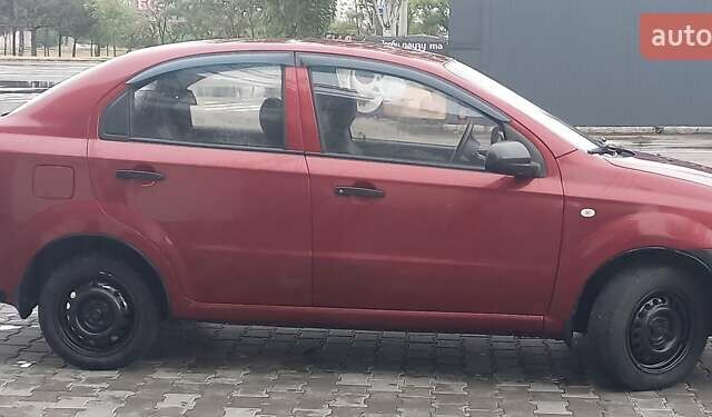 Красный Шевроле Авео, объемом двигателя 1.5 л и пробегом 258 тыс. км за 3300 $, фото 7 на Automoto.ua