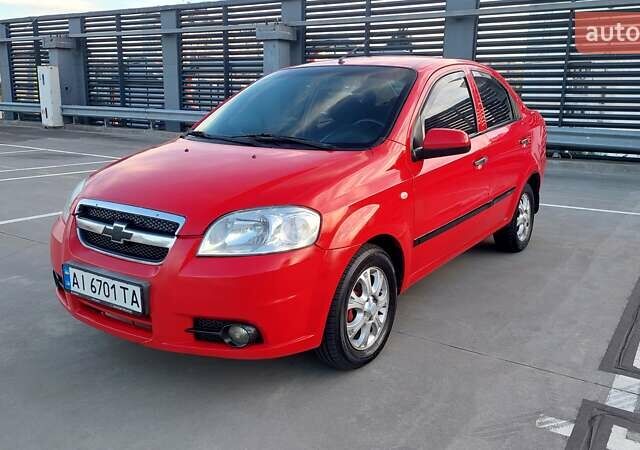 Красный Шевроле Авео, объемом двигателя 1.5 л и пробегом 240 тыс. км за 2750 $, фото 2 на Automoto.ua