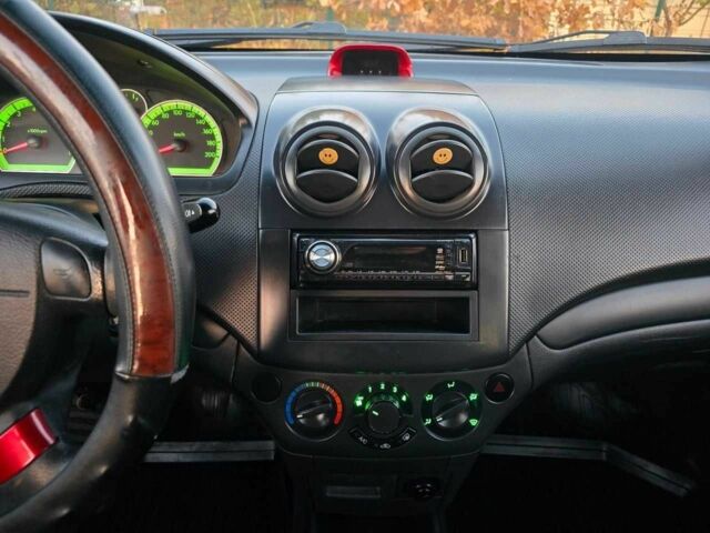 Красный Шевроле Авео, объемом двигателя 0 л и пробегом 180 тыс. км за 3299 $, фото 19 на Automoto.ua