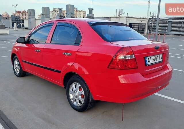 Красный Шевроле Авео, объемом двигателя 1.5 л и пробегом 240 тыс. км за 2750 $, фото 5 на Automoto.ua