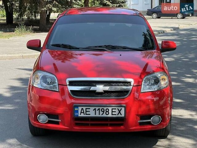 Красный Шевроле Авео, объемом двигателя 1.5 л и пробегом 168 тыс. км за 3999 $, фото 4 на Automoto.ua