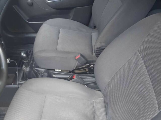 Красный Шевроле Авео, объемом двигателя 1.5 л и пробегом 270 тыс. км за 3500 $, фото 4 на Automoto.ua