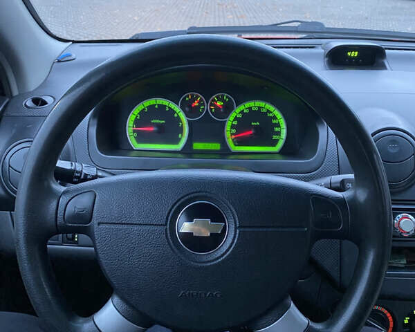 Красный Шевроле Авео, объемом двигателя 1.5 л и пробегом 160 тыс. км за 4700 $, фото 14 на Automoto.ua