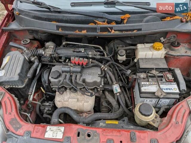 Красный Шевроле Авео, объемом двигателя 1.2 л и пробегом 220 тыс. км за 2900 $, фото 2 на Automoto.ua