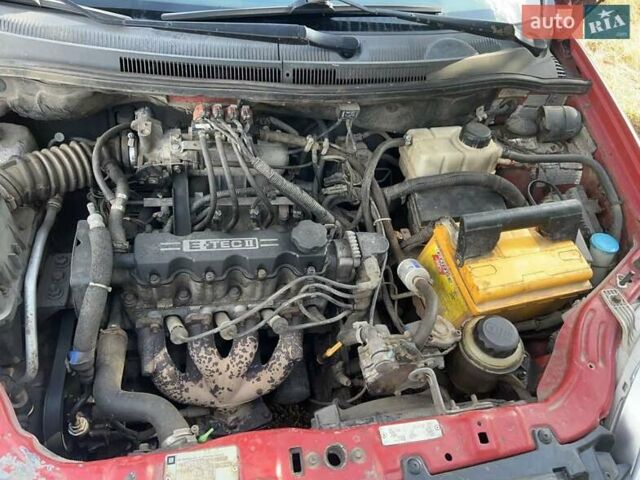 Червоний Шевроле Авео, об'ємом двигуна 1.5 л та пробігом 294 тис. км за 2800 $, фото 3 на Automoto.ua