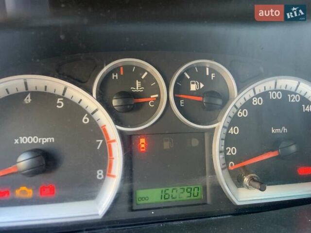 Красный Шевроле Авео, объемом двигателя 1.5 л и пробегом 160 тыс. км за 3800 $, фото 2 на Automoto.ua