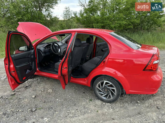 Червоний Шевроле Авео, об'ємом двигуна 1.5 л та пробігом 144 тис. км за 4700 $, фото 19 на Automoto.ua