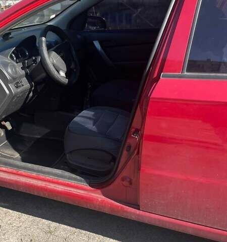 Красный Шевроле Авео, объемом двигателя 1.5 л и пробегом 160 тыс. км за 3800 $, фото 11 на Automoto.ua