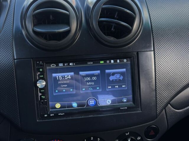 Красный Шевроле Авео, объемом двигателя 1.5 л и пробегом 230 тыс. км за 3750 $, фото 7 на Automoto.ua