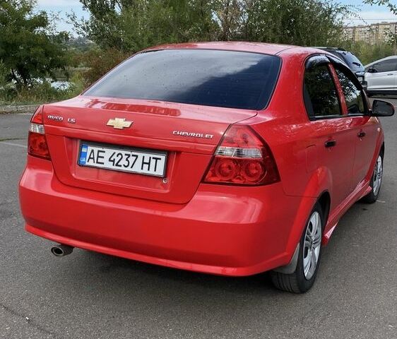 Красный Шевроле Авео, объемом двигателя 1.5 л и пробегом 155 тыс. км за 4000 $, фото 2 на Automoto.ua