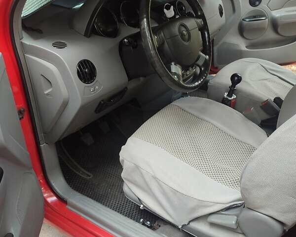 Красный Шевроле Авео, объемом двигателя 1.5 л и пробегом 295 тыс. км за 3000 $, фото 8 на Automoto.ua