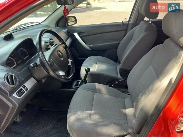 Красный Шевроле Авео, объемом двигателя 1.5 л и пробегом 168 тыс. км за 3999 $, фото 6 на Automoto.ua