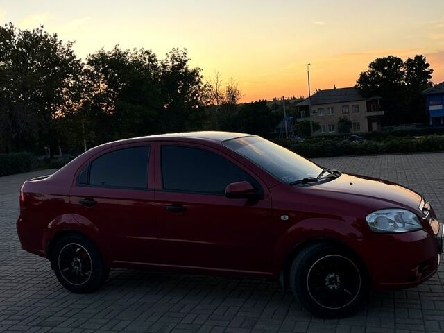 Красный Шевроле Авео, объемом двигателя 1.5 л и пробегом 201 тыс. км за 4000 $, фото 1 на Automoto.ua