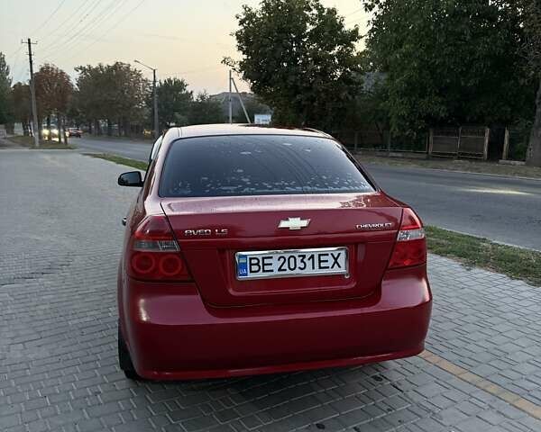 Красный Шевроле Авео, объемом двигателя 1.5 л и пробегом 200 тыс. км за 3800 $, фото 1 на Automoto.ua