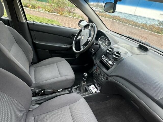 Червоний Шевроле Авео, об'ємом двигуна 1.5 л та пробігом 200 тис. км за 3500 $, фото 9 на Automoto.ua