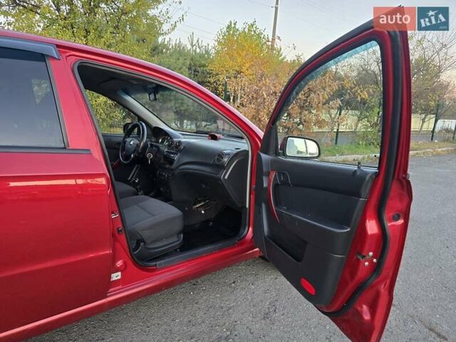 Шевроле Авео 2007 у Хмельницькому на Automoto.ua Червоний Шевроле Авео, об'ємом двигуна 1.5 л та пробігом 180 тис. км за 3299 $, фото 24 на Automoto.ua