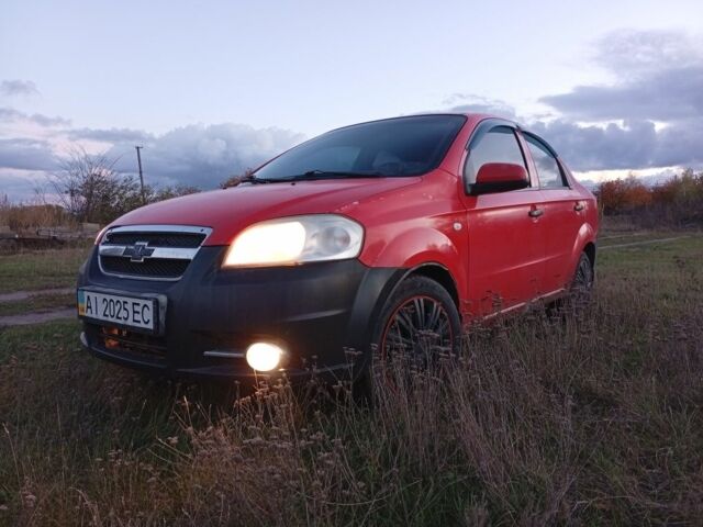 Красный Шевроле Авео, объемом двигателя 1.5 л и пробегом 320 тыс. км за 3000 $, фото 1 на Automoto.ua