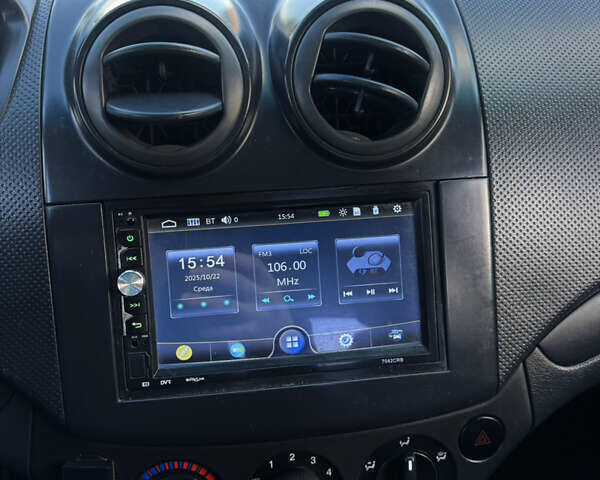 Красный Шевроле Авео, объемом двигателя 1.5 л и пробегом 230 тыс. км за 3750 $, фото 8 на Automoto.ua