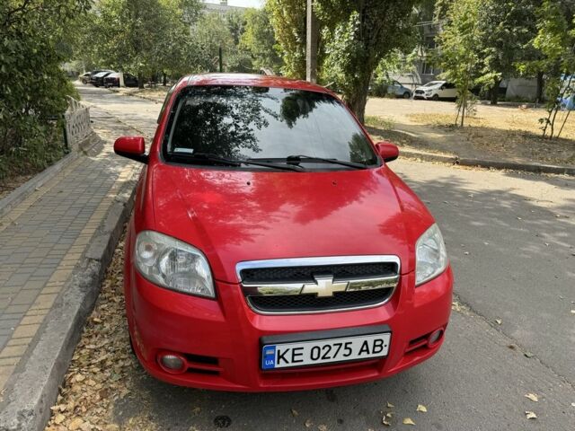 Красный Шевроле Авео, объемом двигателя 1.5 л и пробегом 215 тыс. км за 3800 $, фото 1 на Automoto.ua
