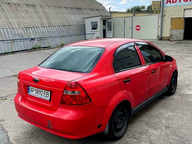 Красный Шевроле Авео, объемом двигателя 1.5 л и пробегом 530 тыс. км за 2100 $, фото 2 на Automoto.ua