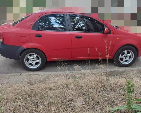 Красный Шевроле Авео, объемом двигателя 1.5 л и пробегом 295 тыс. км за 3000 $, фото 2 на Automoto.ua