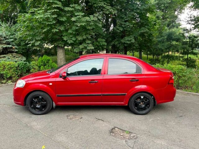 Красный Шевроле Авео, объемом двигателя 1.5 л и пробегом 205 тыс. км за 3140 $, фото 7 на Automoto.ua