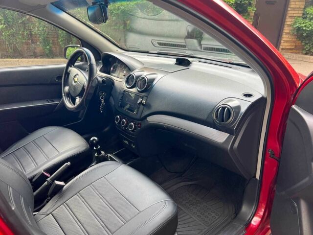 Красный Шевроле Авео, объемом двигателя 1.5 л и пробегом 205 тыс. км за 3140 $, фото 15 на Automoto.ua