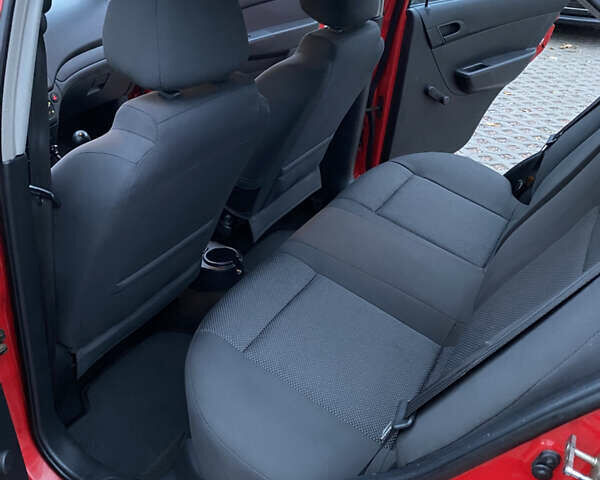 Красный Шевроле Авео, объемом двигателя 1.5 л и пробегом 160 тыс. км за 4700 $, фото 23 на Automoto.ua