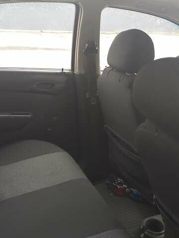 Красный Шевроле Авео, объемом двигателя 1.5 л и пробегом 258 тыс. км за 3300 $, фото 4 на Automoto.ua