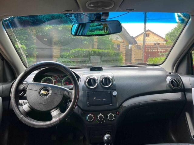 Красный Шевроле Авео, объемом двигателя 1.5 л и пробегом 205 тыс. км за 3140 $, фото 12 на Automoto.ua