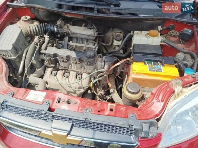 Червоний Шевроле Авео, об'ємом двигуна 1.5 л та пробігом 300 тис. км за 4000 $, фото 1 на Automoto.ua