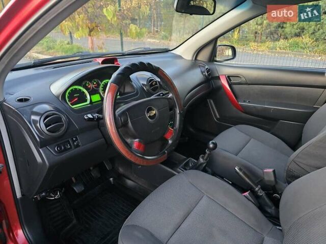 Шевроле Авео 2007 у Хмельницькому на Automoto.ua Червоний Шевроле Авео, об'ємом двигуна 1.5 л та пробігом 180 тис. км за 3299 $, фото 16 на Automoto.ua