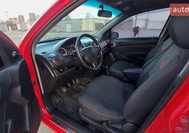 Красный Шевроле Авео, объемом двигателя 1.5 л и пробегом 240 тыс. км за 2750 $, фото 16 на Automoto.ua