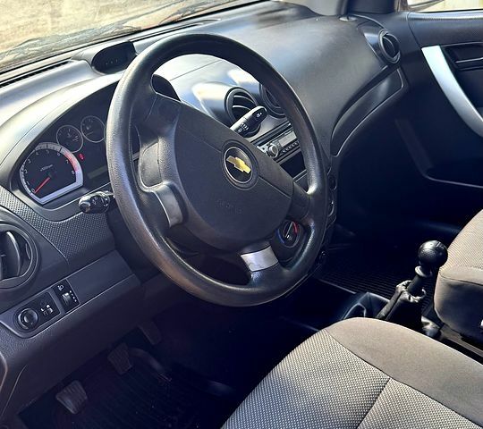 Красный Шевроле Авео, объемом двигателя 1.5 л и пробегом 74 тыс. км за 4600 $, фото 10 на Automoto.ua