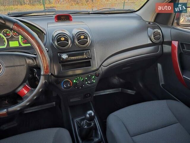 Шевроле Авео 2007 у Хмельницькому на Automoto.ua Червоний Шевроле Авео, об'ємом двигуна 1.5 л та пробігом 180 тис. км за 3299 $, фото 20 на Automoto.ua