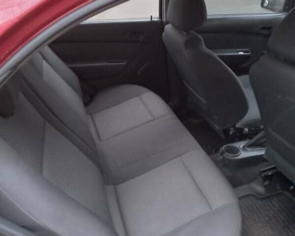Красный Шевроле Авео, объемом двигателя 1.5 л и пробегом 110 тыс. км за 3950 $, фото 5 на Automoto.ua