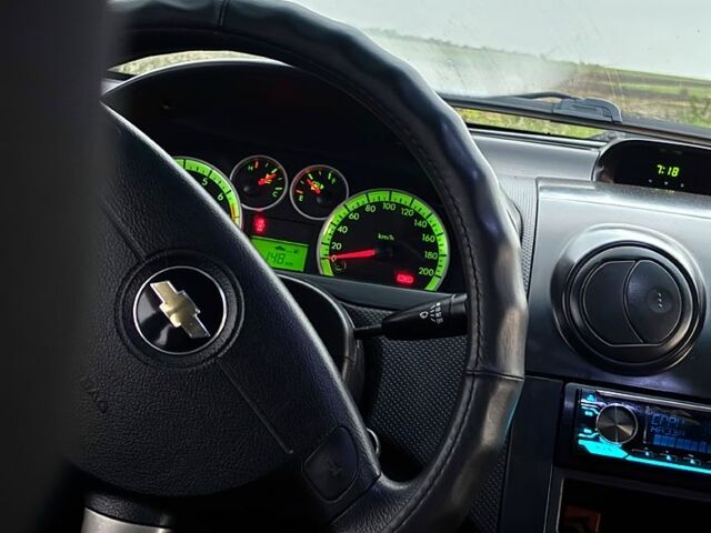 Красный Шевроле Авео, объемом двигателя 1.5 л и пробегом 127 тыс. км за 5400 $, фото 6 на Automoto.ua