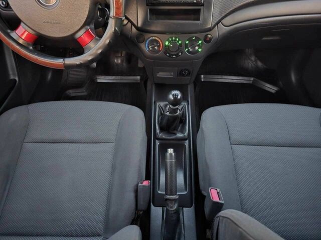 Красный Шевроле Авео, объемом двигателя 0 л и пробегом 180 тыс. км за 3299 $, фото 21 на Automoto.ua