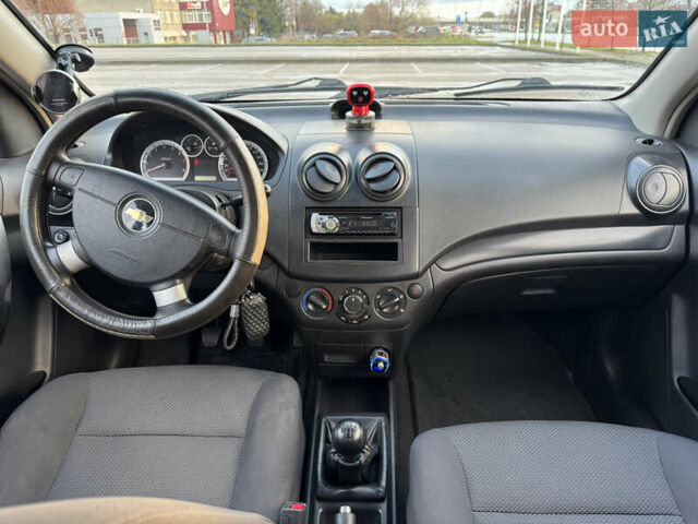 Красный Шевроле Авео, объемом двигателя 1.5 л и пробегом 131 тыс. км за 4543 $, фото 4 на Automoto.ua