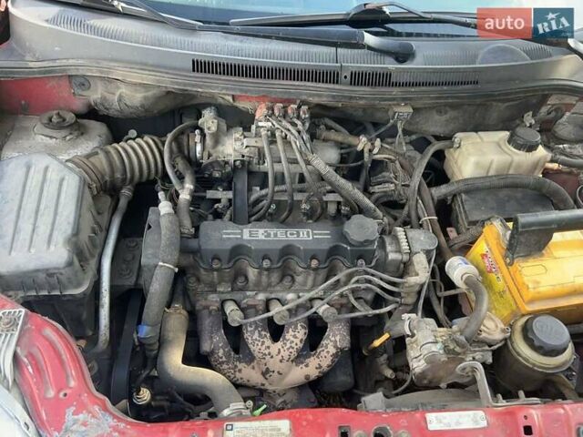 Червоний Шевроле Авео, об'ємом двигуна 1.5 л та пробігом 294 тис. км за 2800 $, фото 10 на Automoto.ua