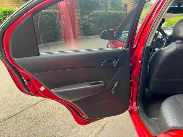 Красный Шевроле Авео, объемом двигателя 1.5 л и пробегом 205 тыс. км за 3140 $, фото 13 на Automoto.ua