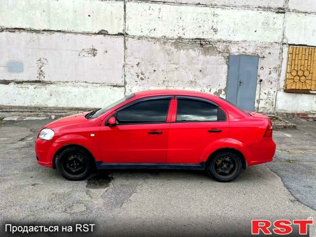 Красный Шевроле Авео, объемом двигателя 1.5 л и пробегом 530 тыс. км за 2100 $, фото 1 на Automoto.ua