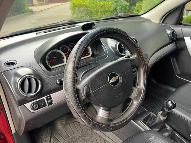 Красный Шевроле Авео, объемом двигателя 1.5 л и пробегом 205 тыс. км за 3140 $, фото 10 на Automoto.ua