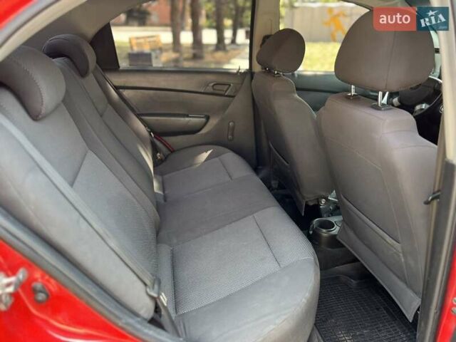Красный Шевроле Авео, объемом двигателя 1.5 л и пробегом 168 тыс. км за 3999 $, фото 9 на Automoto.ua
