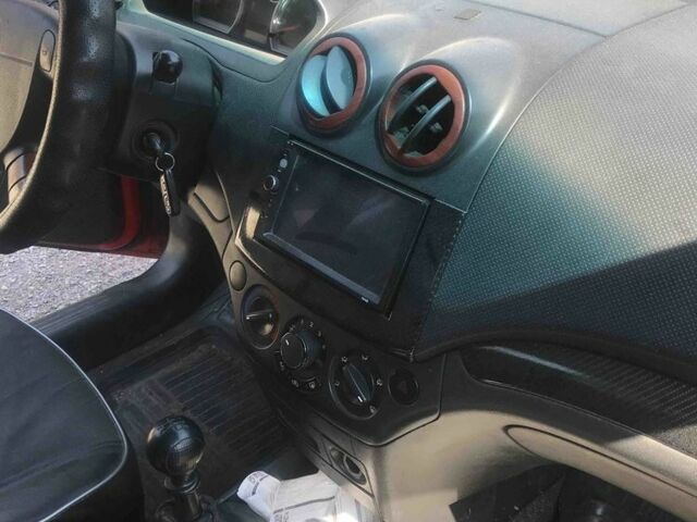 Красный Шевроле Авео, объемом двигателя 1.5 л и пробегом 180 тыс. км за 3800 $, фото 5 на Automoto.ua