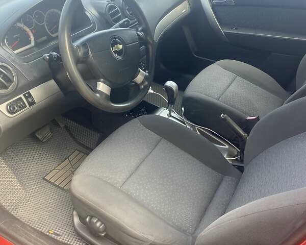 Красный Шевроле Авео, объемом двигателя 1.5 л и пробегом 100 тыс. км за 5100 $, фото 4 на Automoto.ua