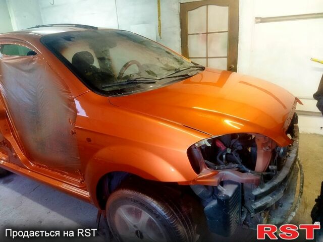 Красный Шевроле Авео, объемом двигателя 1.6 л и пробегом 200 тыс. км за 4400 $, фото 4 на Automoto.ua