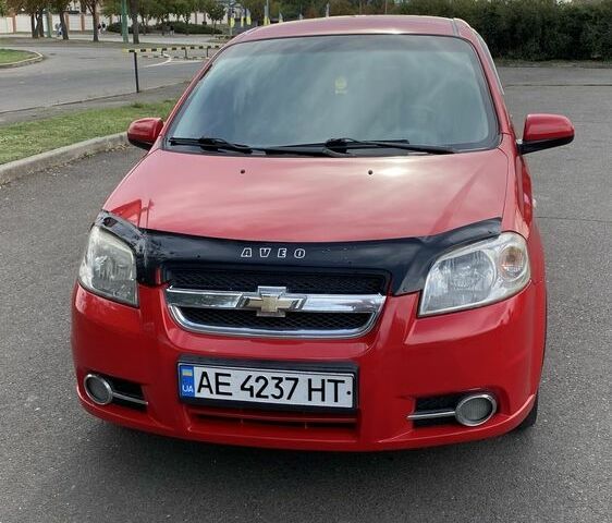 Красный Шевроле Авео, объемом двигателя 1.5 л и пробегом 155 тыс. км за 4000 $, фото 1 на Automoto.ua