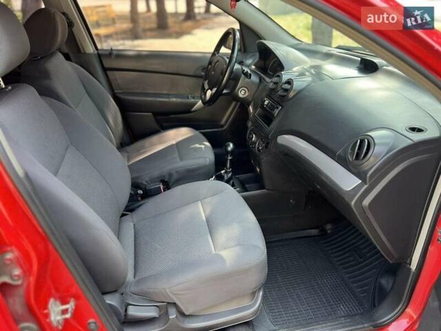 Красный Шевроле Авео, объемом двигателя 1.5 л и пробегом 168 тыс. км за 3999 $, фото 8 на Automoto.ua